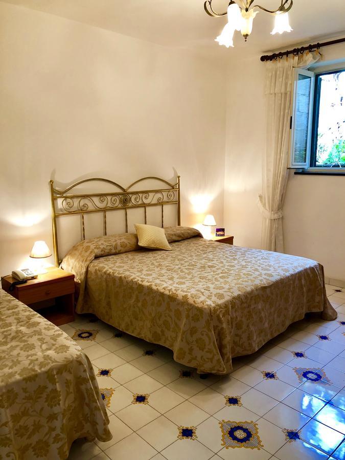 Hotel Alfonso A Mare Praiano Ruang foto