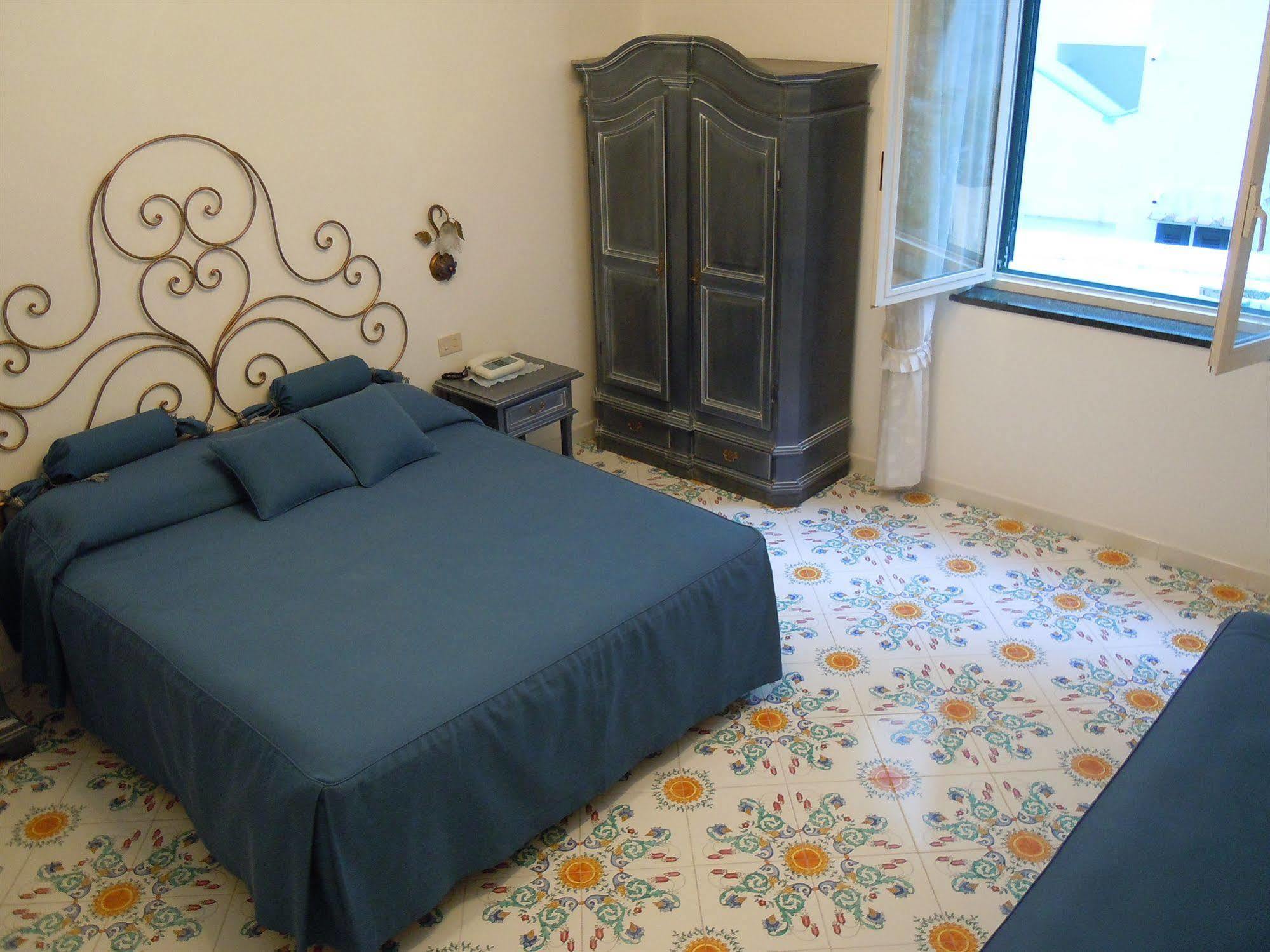 Hotel Alfonso A Mare Praiano Bagian luar foto